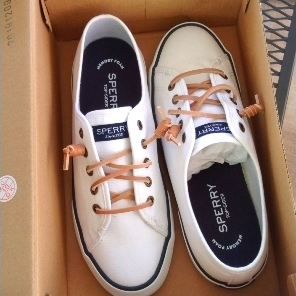 White Sperry shoes size 7 New in Box